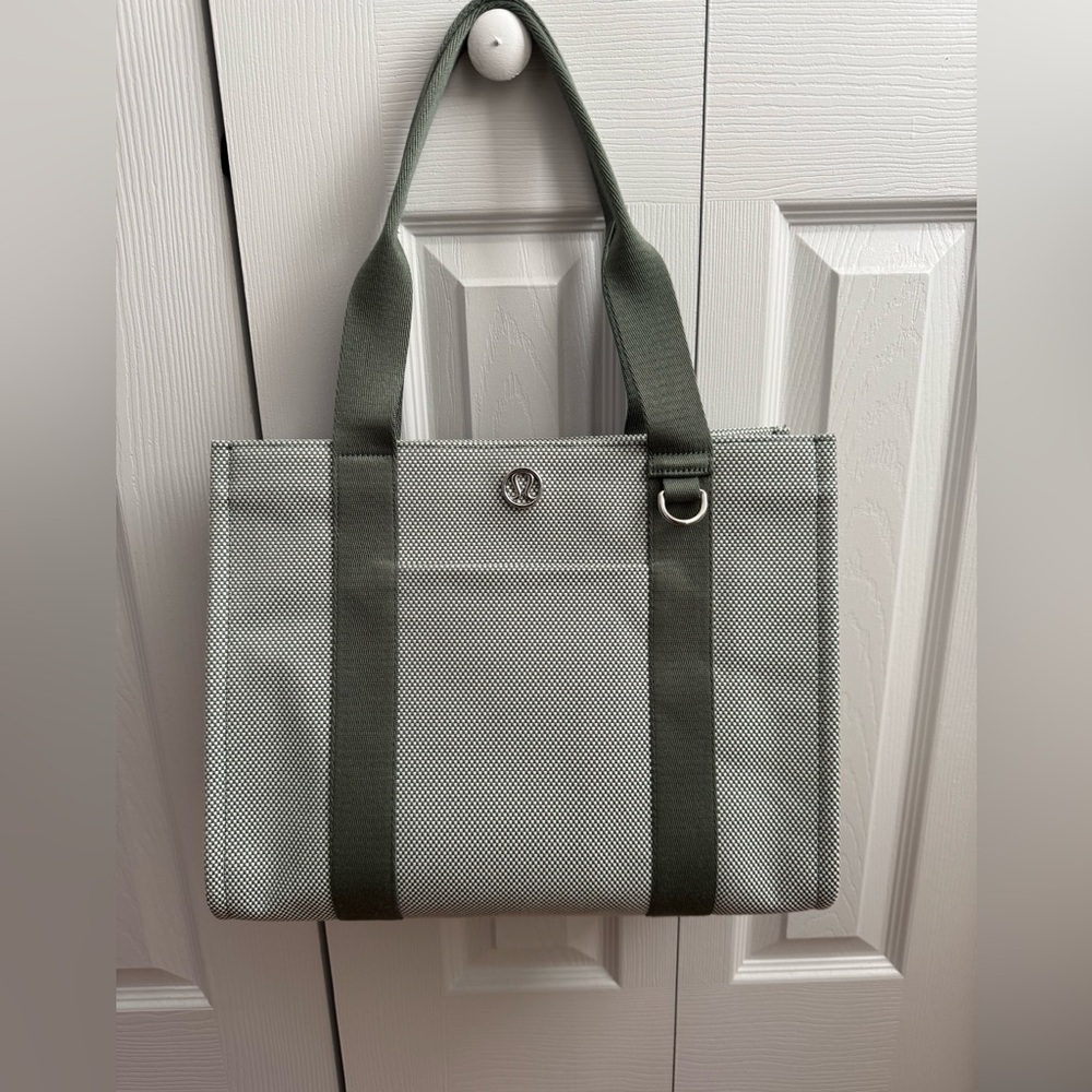 lululemon two tone tote 10L